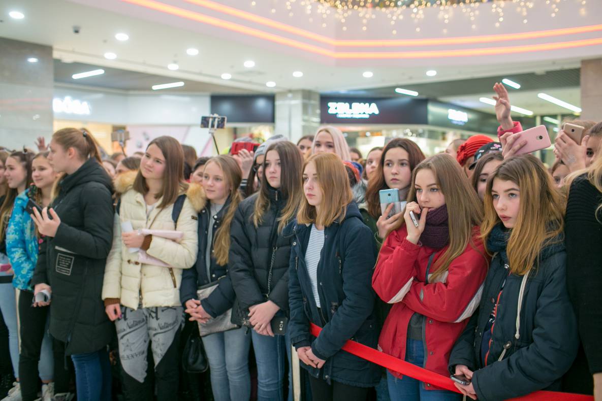 АВТОГРАФ СЕССИЯ И LIVE ВЫСТУПЛЕНИЕ МОЛОДЕЖНОЙ ГРУППЫ DSIDE BAND image-104