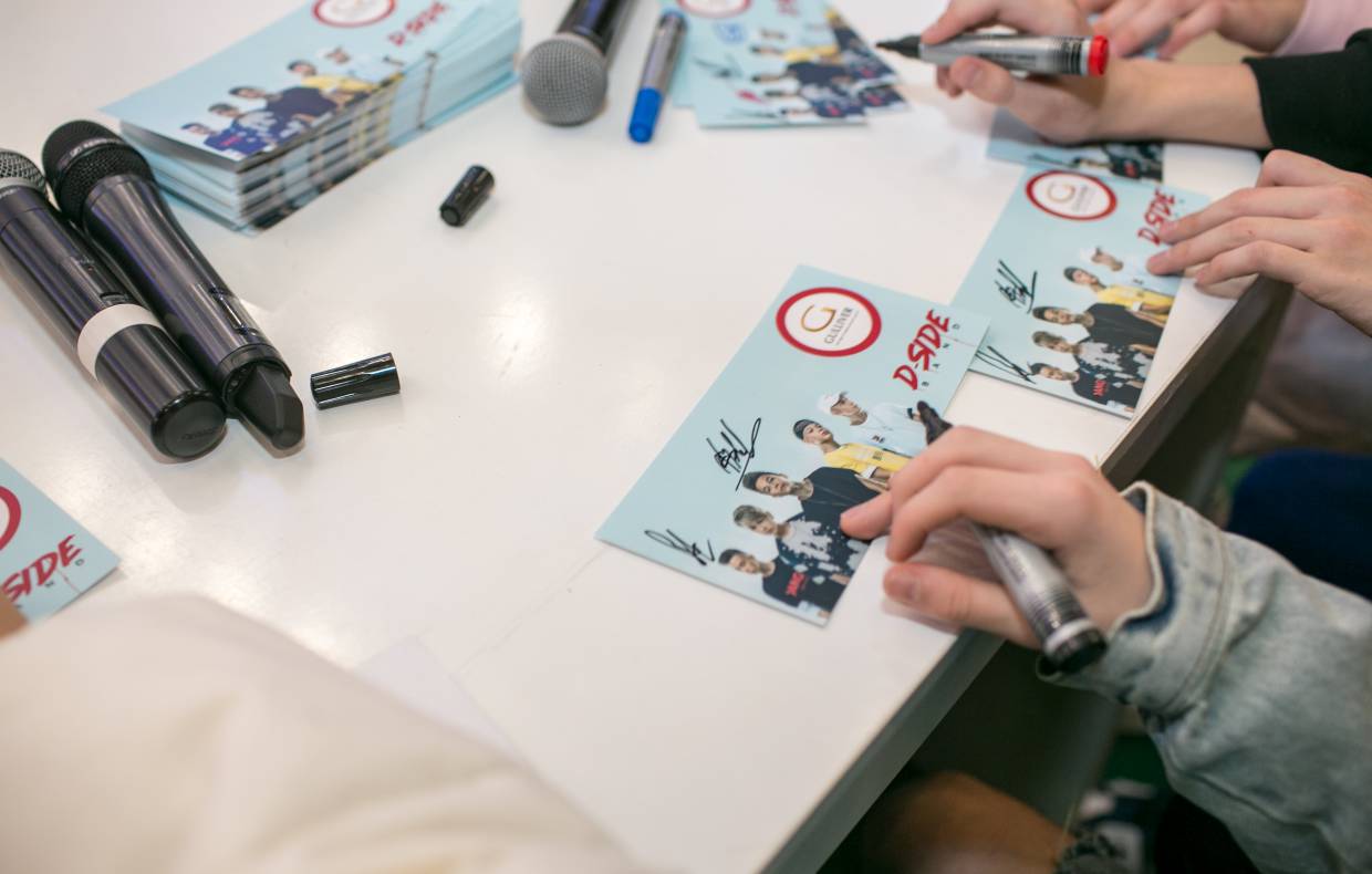 АВТОГРАФ СЕССИЯ И LIVE ВЫСТУПЛЕНИЕ МОЛОДЕЖНОЙ ГРУППЫ DSIDE BAND image-124