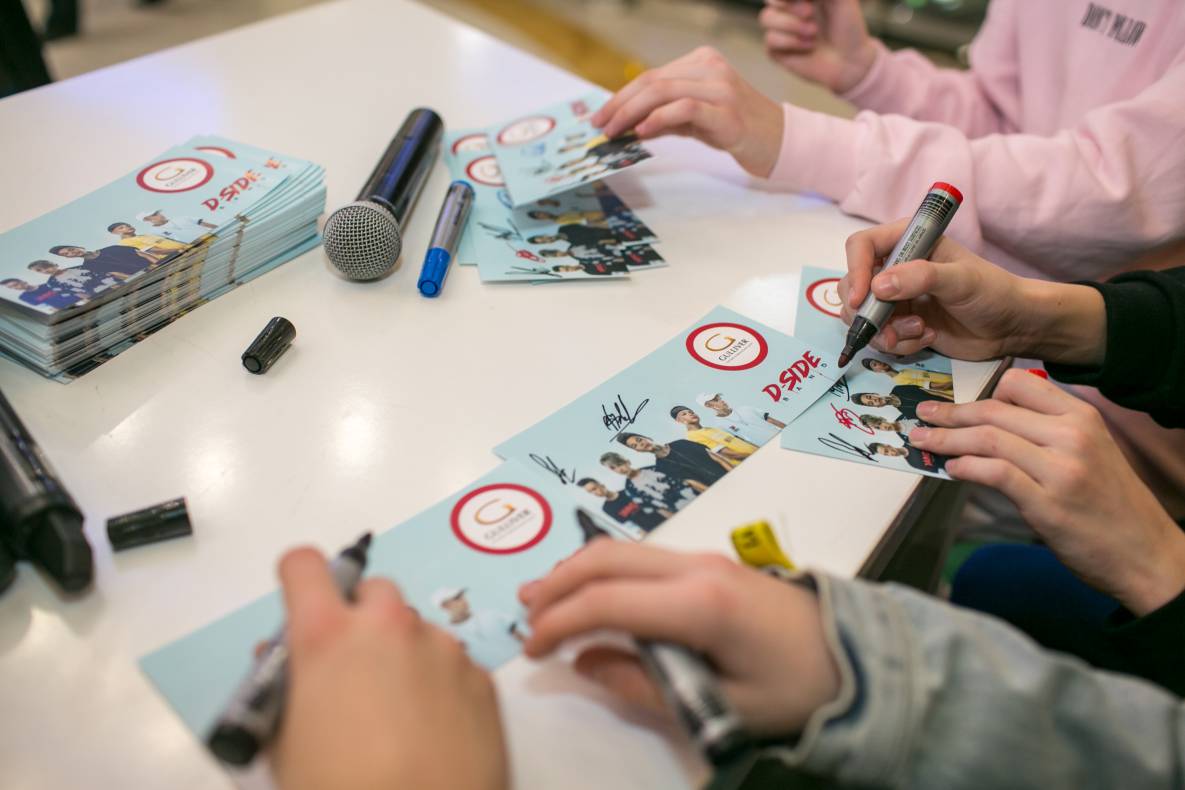 АВТОГРАФ СЕССИЯ И LIVE ВЫСТУПЛЕНИЕ МОЛОДЕЖНОЙ ГРУППЫ DSIDE BAND image-125