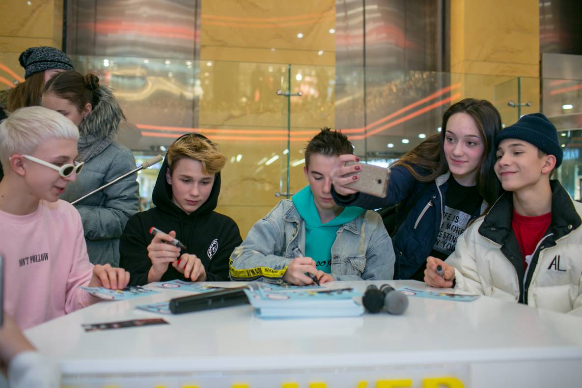 АВТОГРАФ СЕССИЯ И LIVE ВЫСТУПЛЕНИЕ МОЛОДЕЖНОЙ ГРУППЫ DSIDE BAND image-129