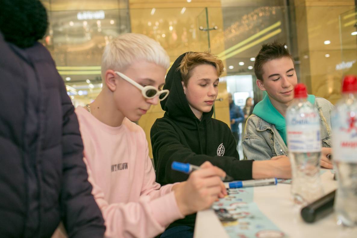 АВТОГРАФ СЕССИЯ И LIVE ВЫСТУПЛЕНИЕ МОЛОДЕЖНОЙ ГРУППЫ DSIDE BAND image-130