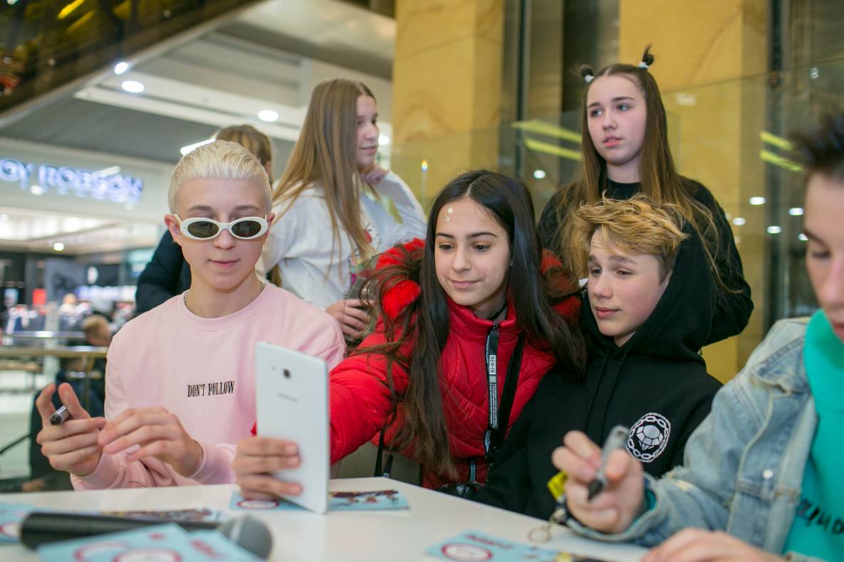 АВТОГРАФ СЕССИЯ И LIVE ВЫСТУПЛЕНИЕ МОЛОДЕЖНОЙ ГРУППЫ DSIDE BAND image-133