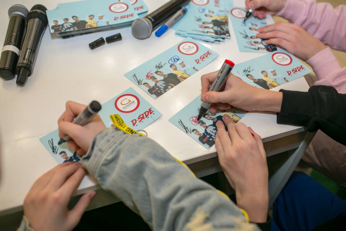 АВТОГРАФ СЕССИЯ И LIVE ВЫСТУПЛЕНИЕ МОЛОДЕЖНОЙ ГРУППЫ DSIDE BAND image-135