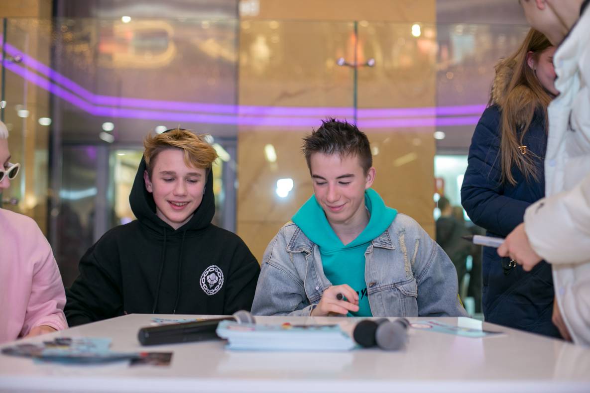 АВТОГРАФ СЕССИЯ И LIVE ВЫСТУПЛЕНИЕ МОЛОДЕЖНОЙ ГРУППЫ DSIDE BAND image-140