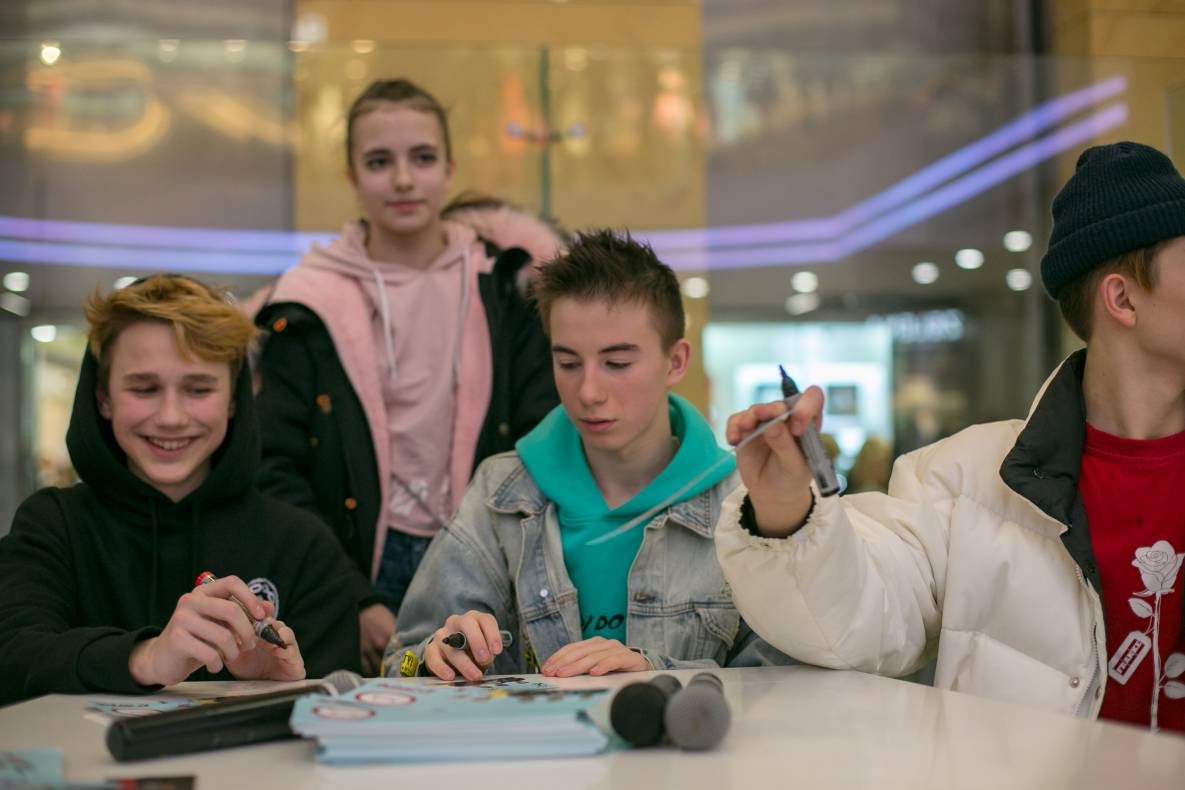 АВТОГРАФ СЕССИЯ И LIVE ВЫСТУПЛЕНИЕ МОЛОДЕЖНОЙ ГРУППЫ DSIDE BAND image-141