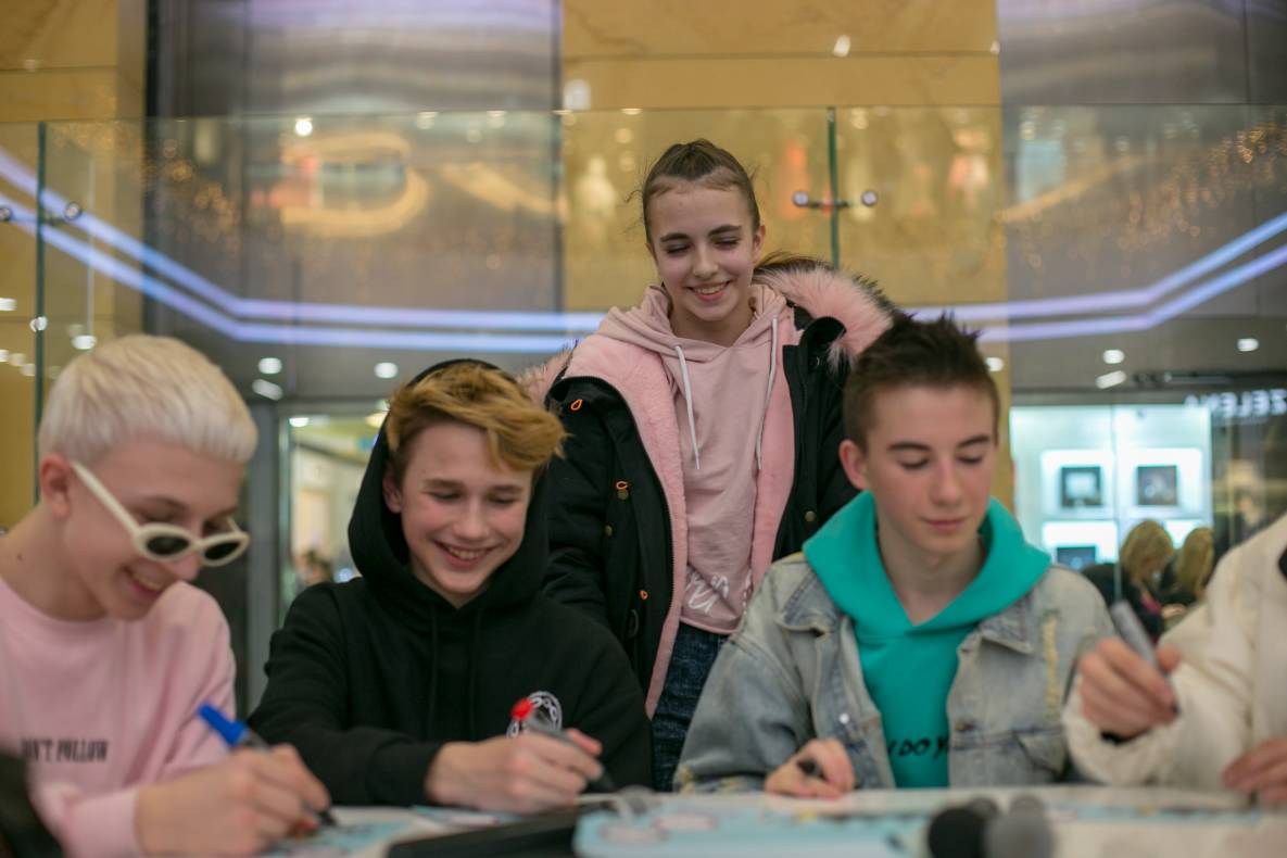 АВТОГРАФ СЕССИЯ И LIVE ВЫСТУПЛЕНИЕ МОЛОДЕЖНОЙ ГРУППЫ DSIDE BAND image-142