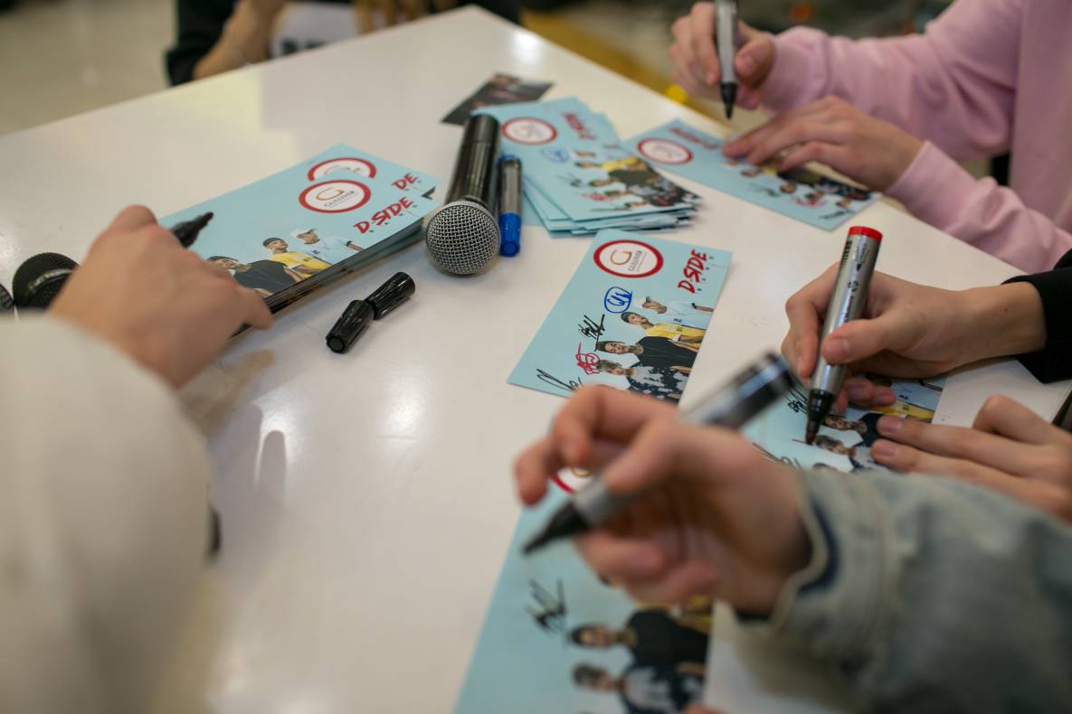 АВТОГРАФ СЕССИЯ И LIVE ВЫСТУПЛЕНИЕ МОЛОДЕЖНОЙ ГРУППЫ DSIDE BAND image-144