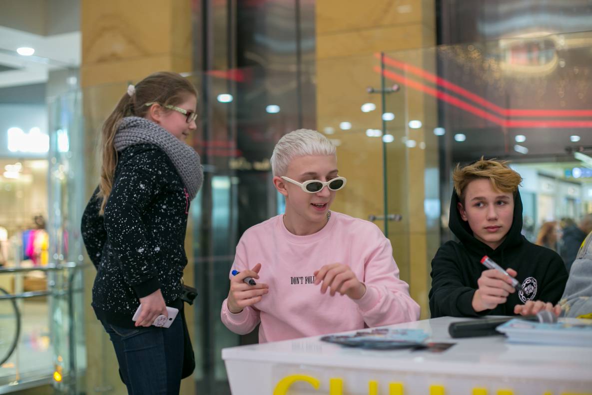 АВТОГРАФ СЕССИЯ И LIVE ВЫСТУПЛЕНИЕ МОЛОДЕЖНОЙ ГРУППЫ DSIDE BAND image-149