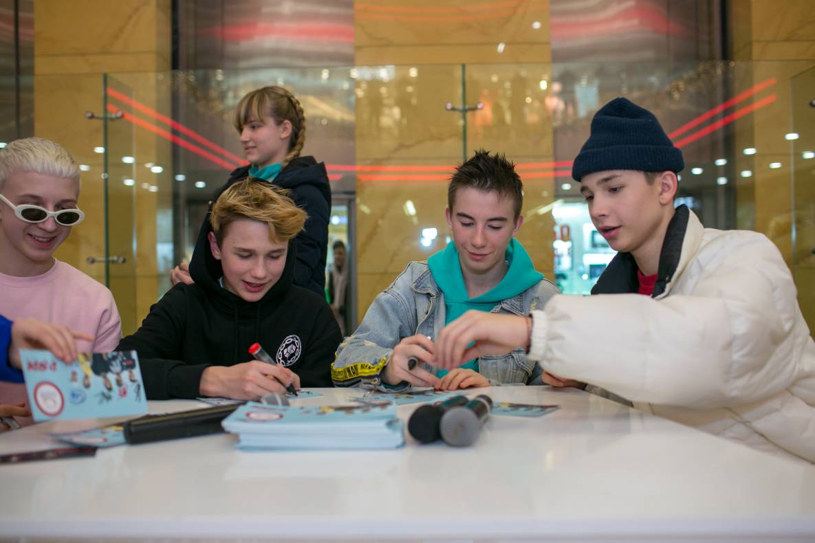 АВТОГРАФ СЕССИЯ И LIVE ВЫСТУПЛЕНИЕ МОЛОДЕЖНОЙ ГРУППЫ DSIDE BAND image-150