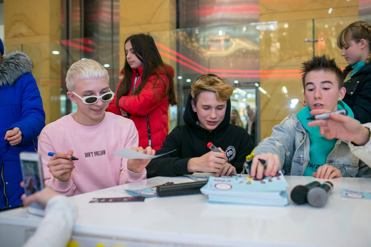 АВТОГРАФ СЕССИЯ И LIVE ВЫСТУПЛЕНИЕ МОЛОДЕЖНОЙ ГРУППЫ DSIDE BAND image-152