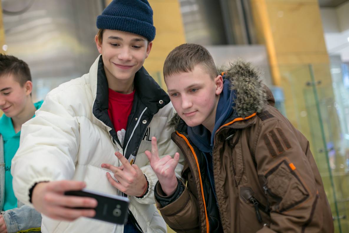 АВТОГРАФ СЕССИЯ И LIVE ВЫСТУПЛЕНИЕ МОЛОДЕЖНОЙ ГРУППЫ DSIDE BAND image-156