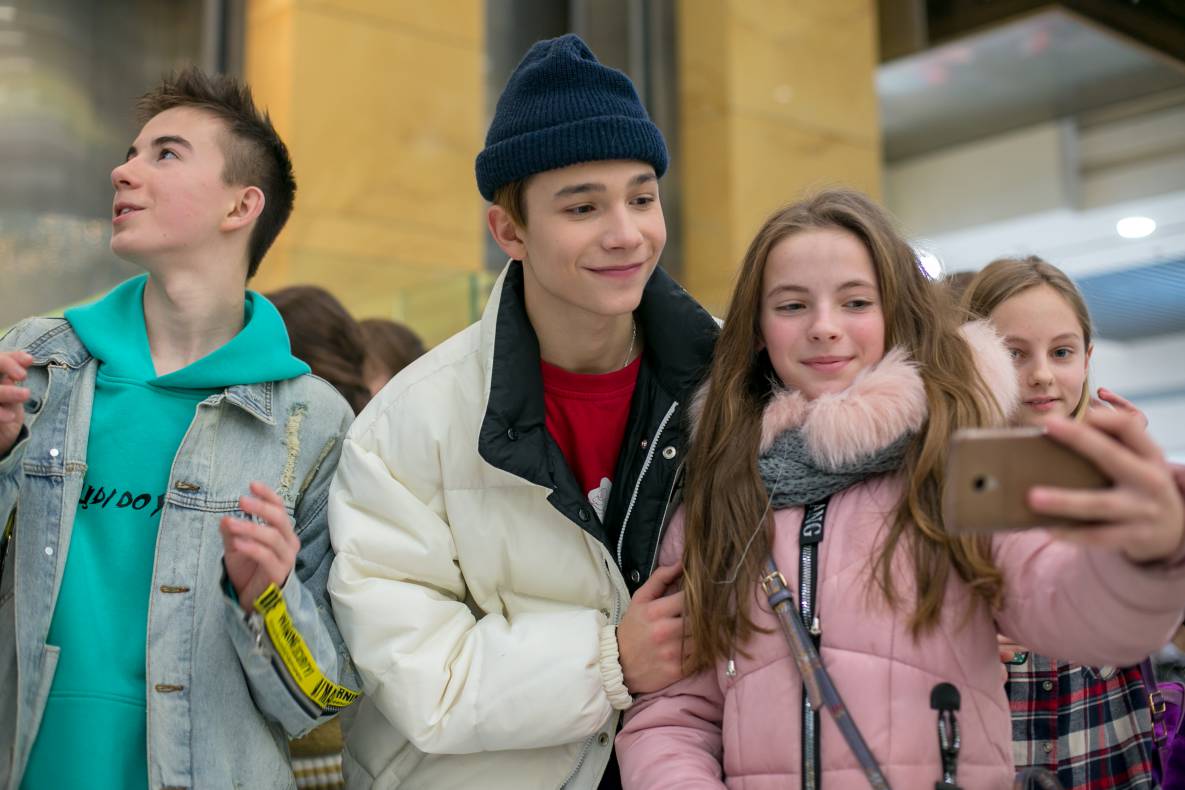 АВТОГРАФ СЕССИЯ И LIVE ВЫСТУПЛЕНИЕ МОЛОДЕЖНОЙ ГРУППЫ DSIDE BAND image-165