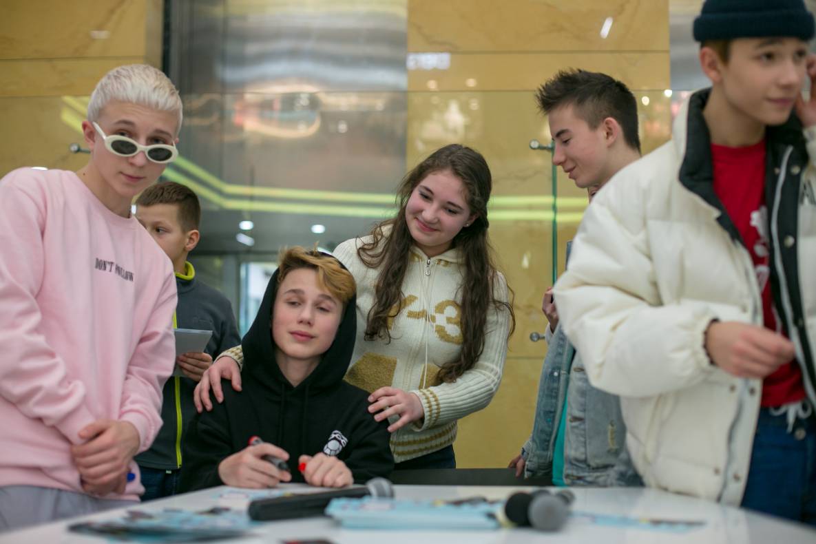 АВТОГРАФ СЕССИЯ И LIVE ВЫСТУПЛЕНИЕ МОЛОДЕЖНОЙ ГРУППЫ DSIDE BAND image-167