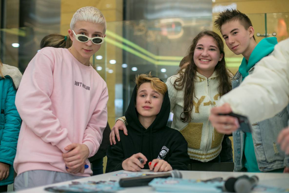 АВТОГРАФ СЕССИЯ И LIVE ВЫСТУПЛЕНИЕ МОЛОДЕЖНОЙ ГРУППЫ DSIDE BAND image-168