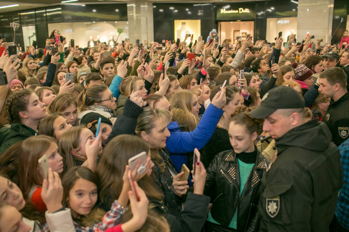 Фан-встреча с актерами самого популярного украинского сериала Школа image-18