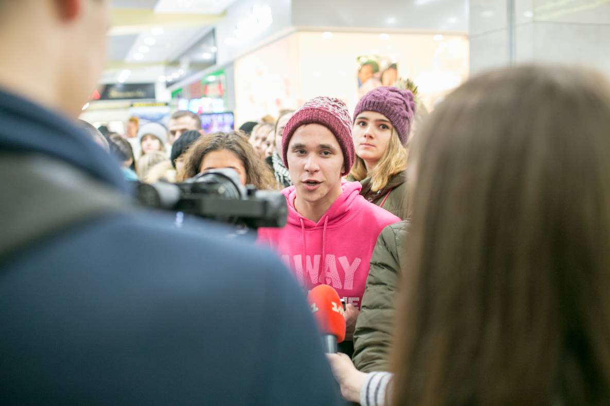 Фан-встреча с актерами самого популярного украинского сериала Школа image-42