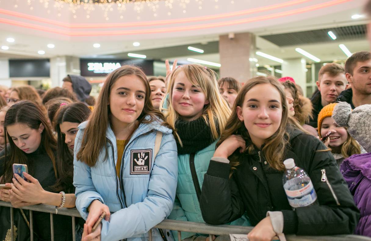 Фан-встреча с актерами самого популярного украинского сериала Школа image-53