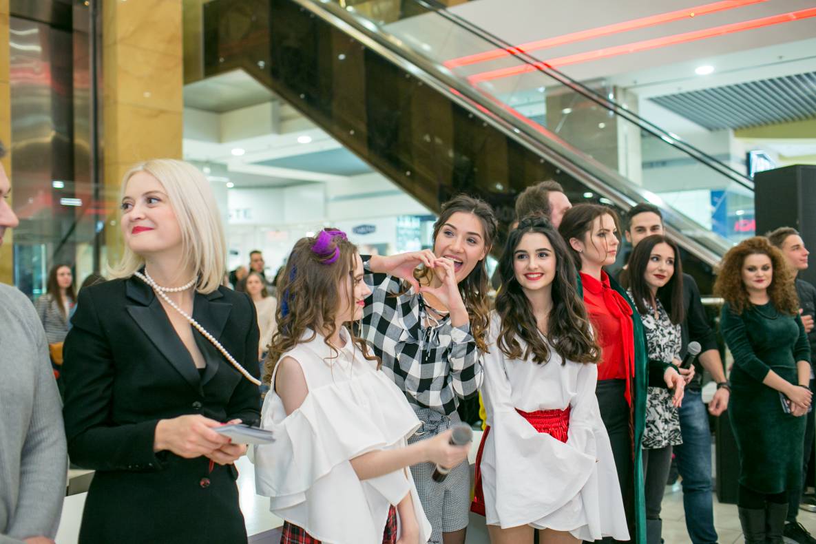 Фан-встреча с актерами самого популярного украинского сериала Школа image-66