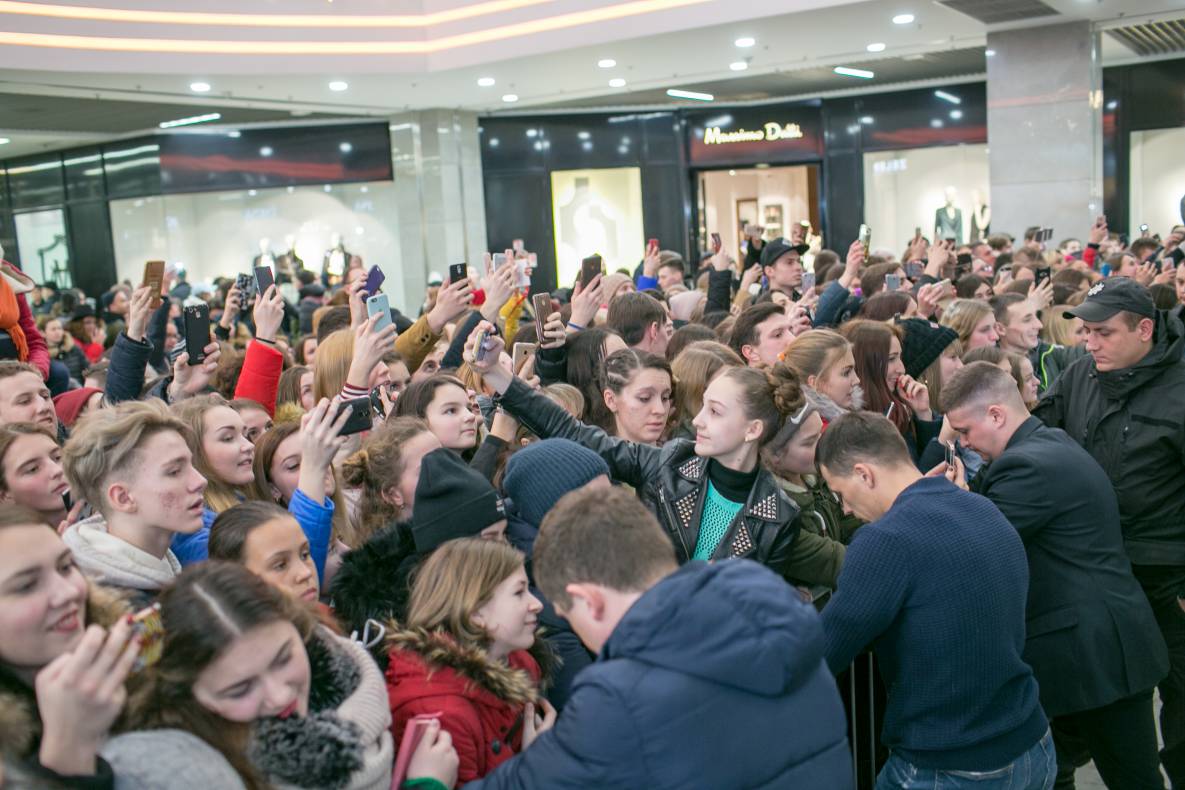 Фан-встреча с актерами самого популярного украинского сериала Школа image-72