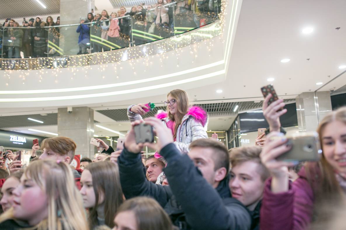 Фан-встреча с актерами самого популярного украинского сериала Школа image-75