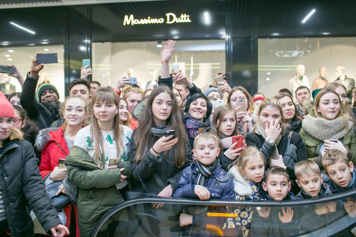 Фан-встреча с актерами самого популярного украинского сериала Школа image-76