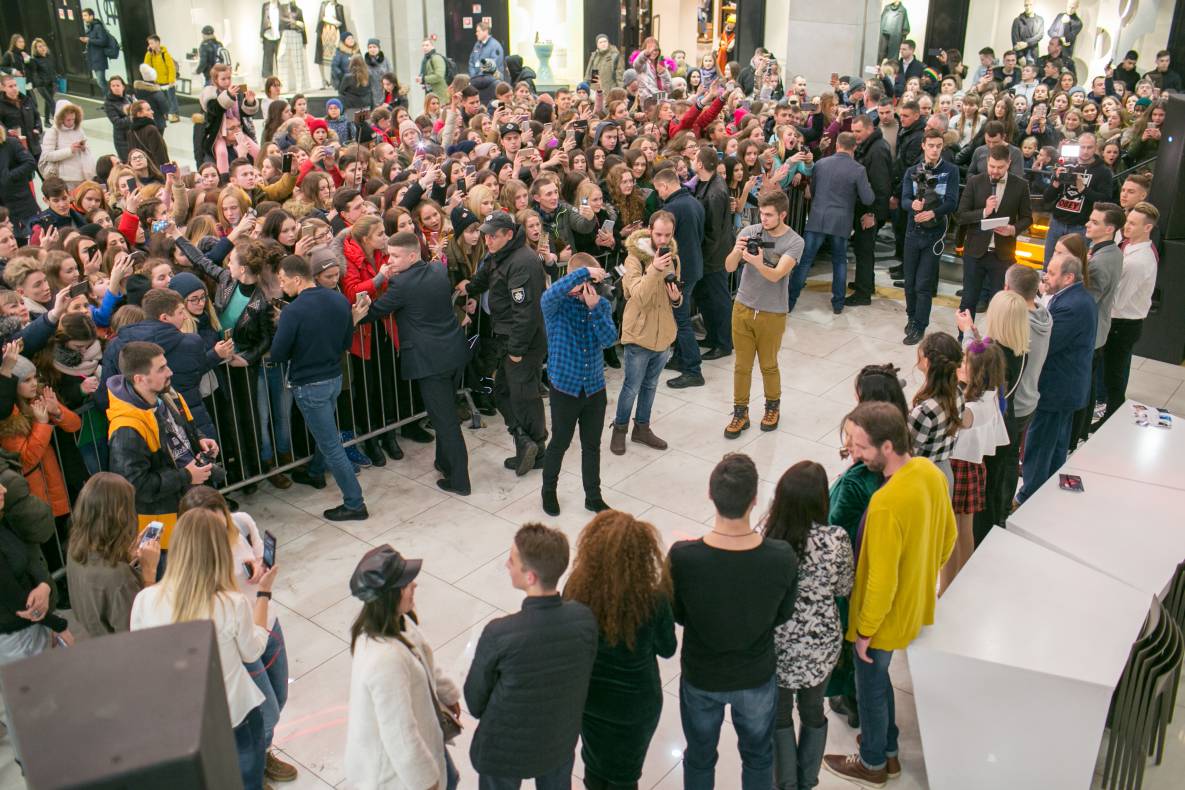 Фан-встреча с актерами самого популярного украинского сериала Школа image-90