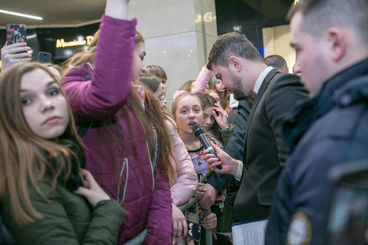 Фан-встреча с актерами самого популярного украинского сериала Школа image-95