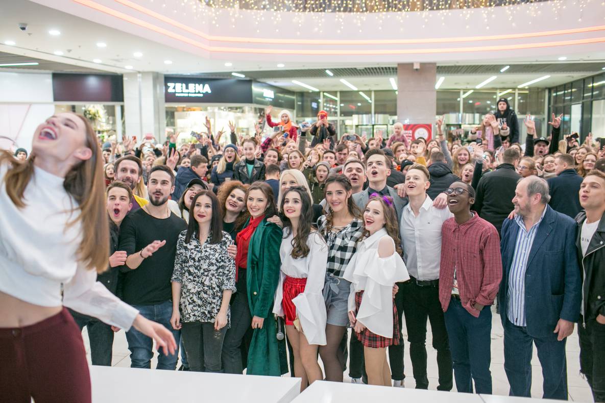 Фан-встреча с актерами самого популярного украинского сериала Школа image-100