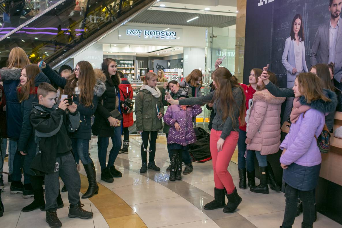 Фан-встреча с актерами самого популярного украинского сериала Школа image-113