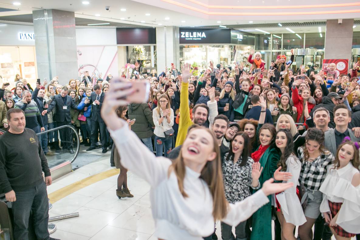 Фан-встреча с актерами самого популярного украинского сериала Школа image-114