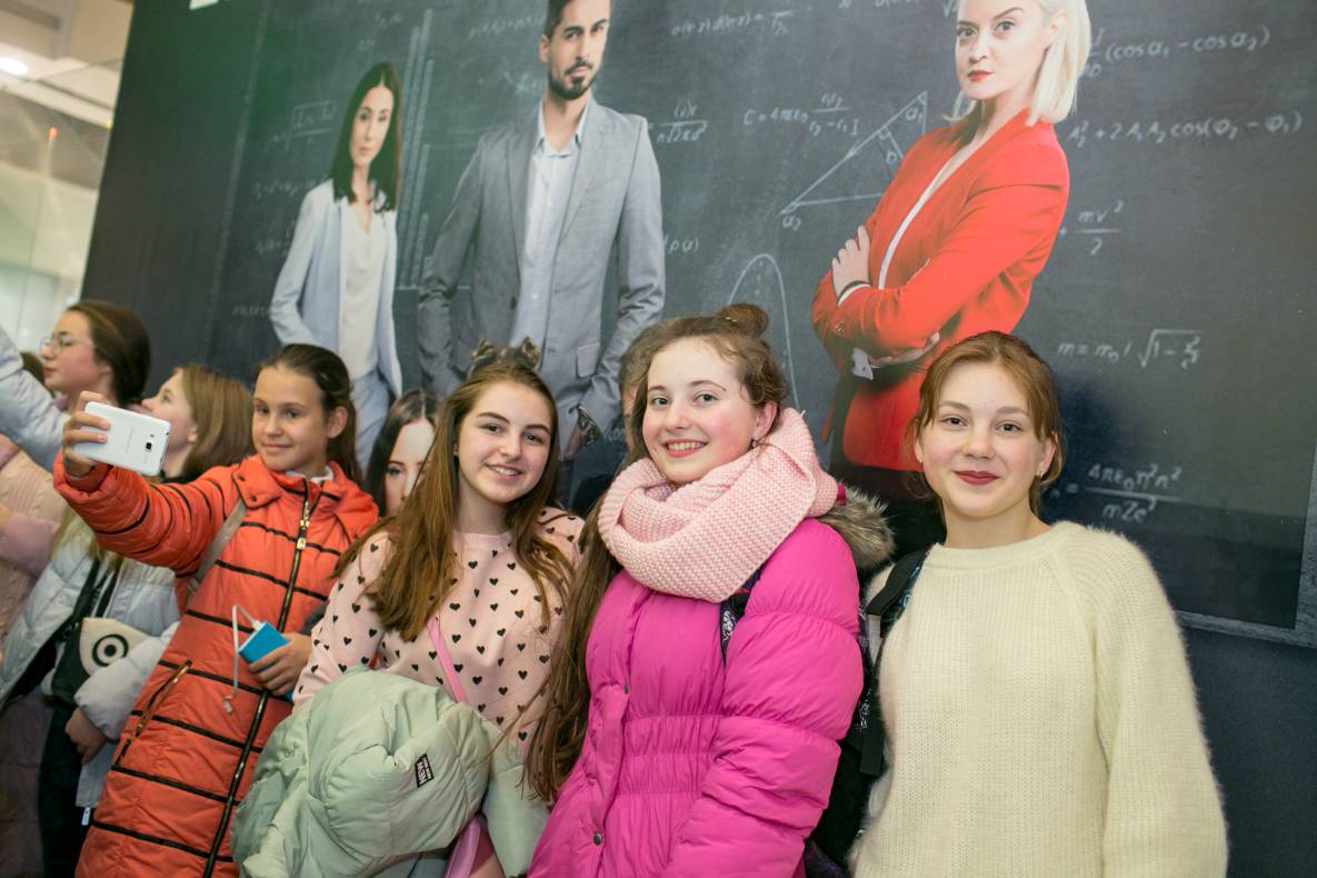 Фан-встреча с актерами самого популярного украинского сериала Школа image-119