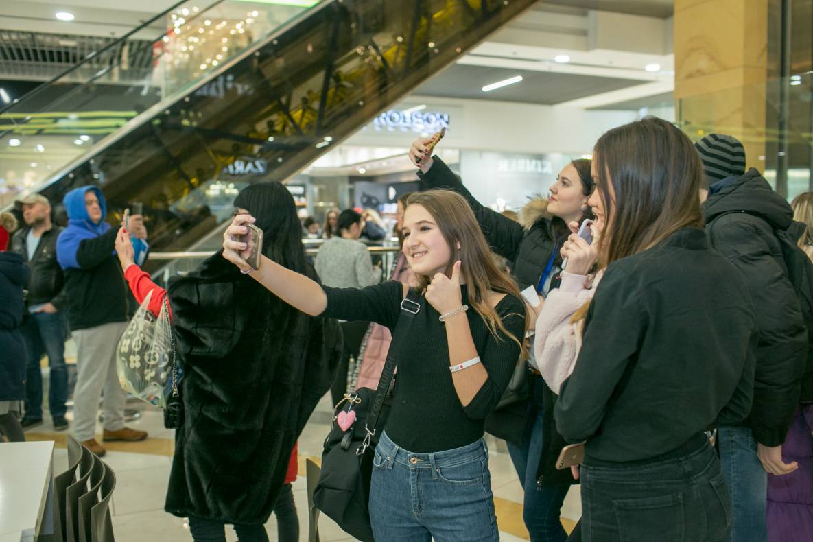 Фан-встреча с актерами самого популярного украинского сериала Школа image-118