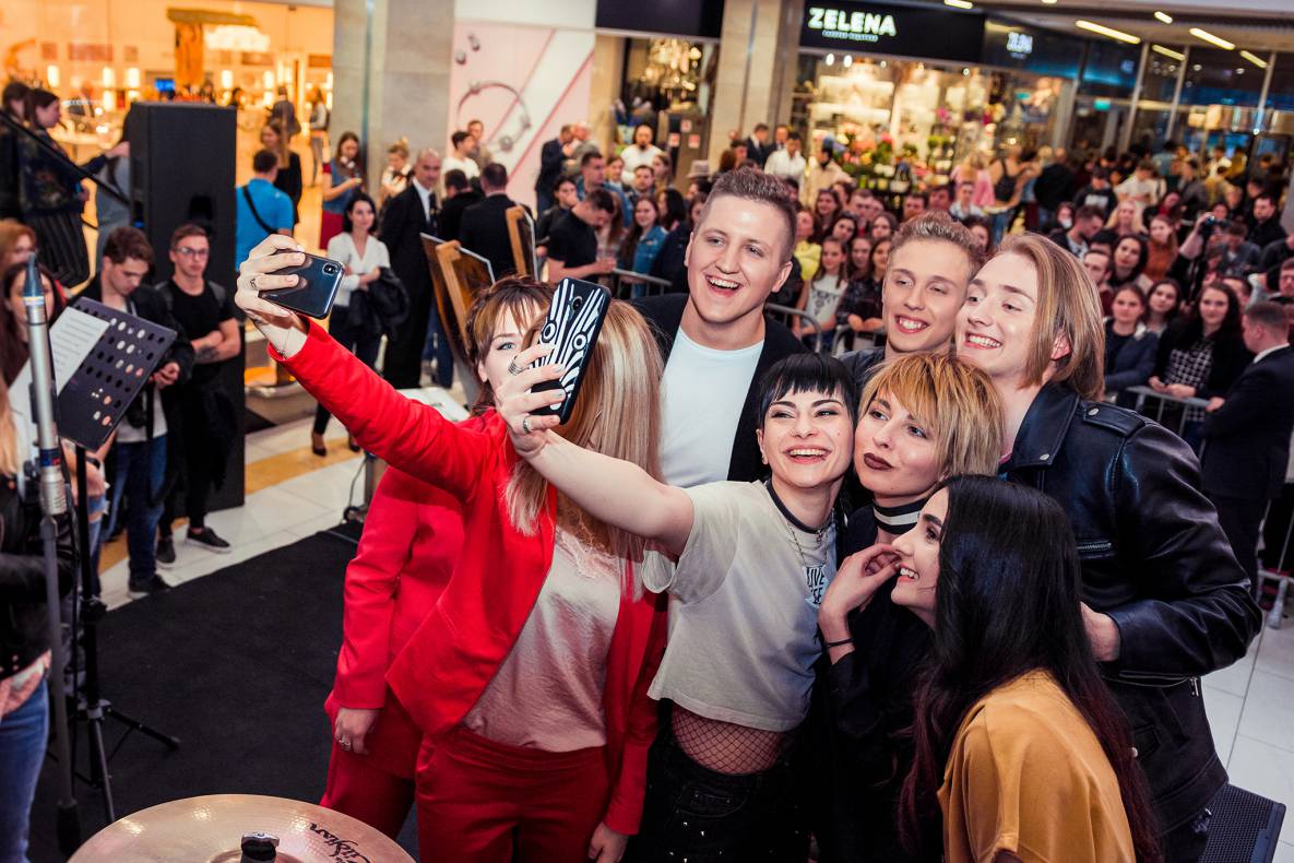 Участники шоу &quot;Голос&quot; в ТРЦ Гулливер! image-90