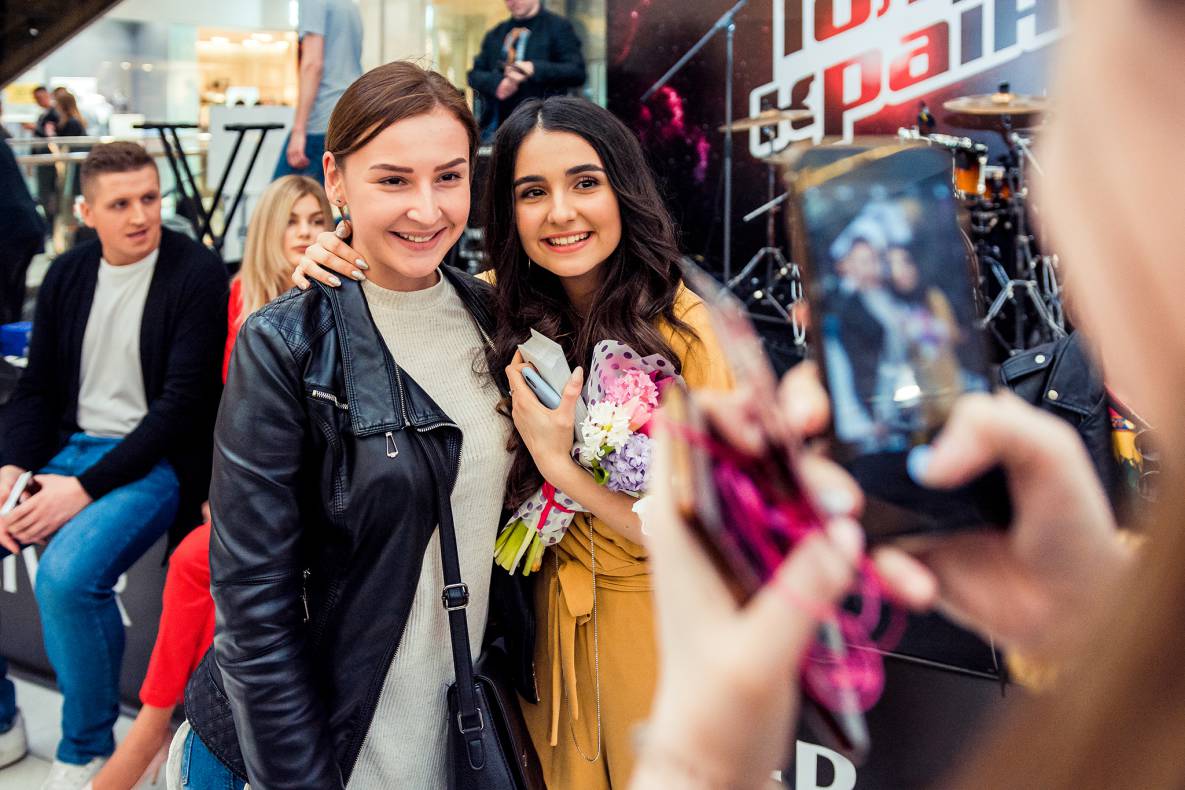 Участники шоу &quot;Голос&quot; в ТРЦ Гулливер! image-96