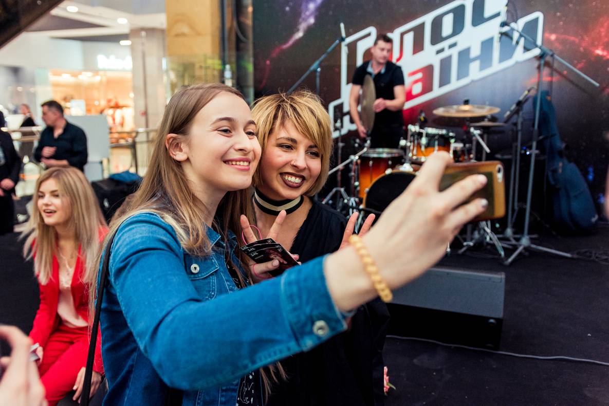 Участники шоу &quot;Голос&quot; в ТРЦ Гулливер! image-95