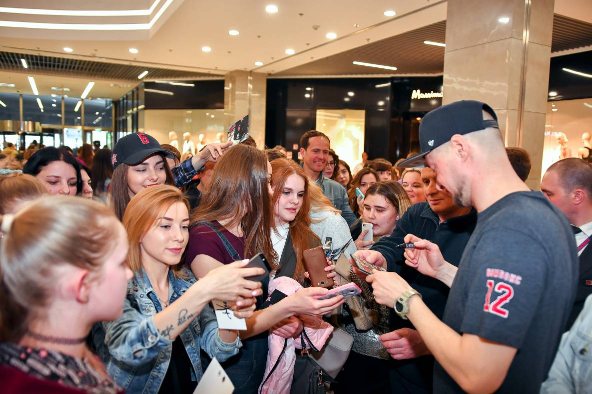 Автограф-сесія з Бумбокс! Шопінг вікенд в ТРЦ Гулівер image-140