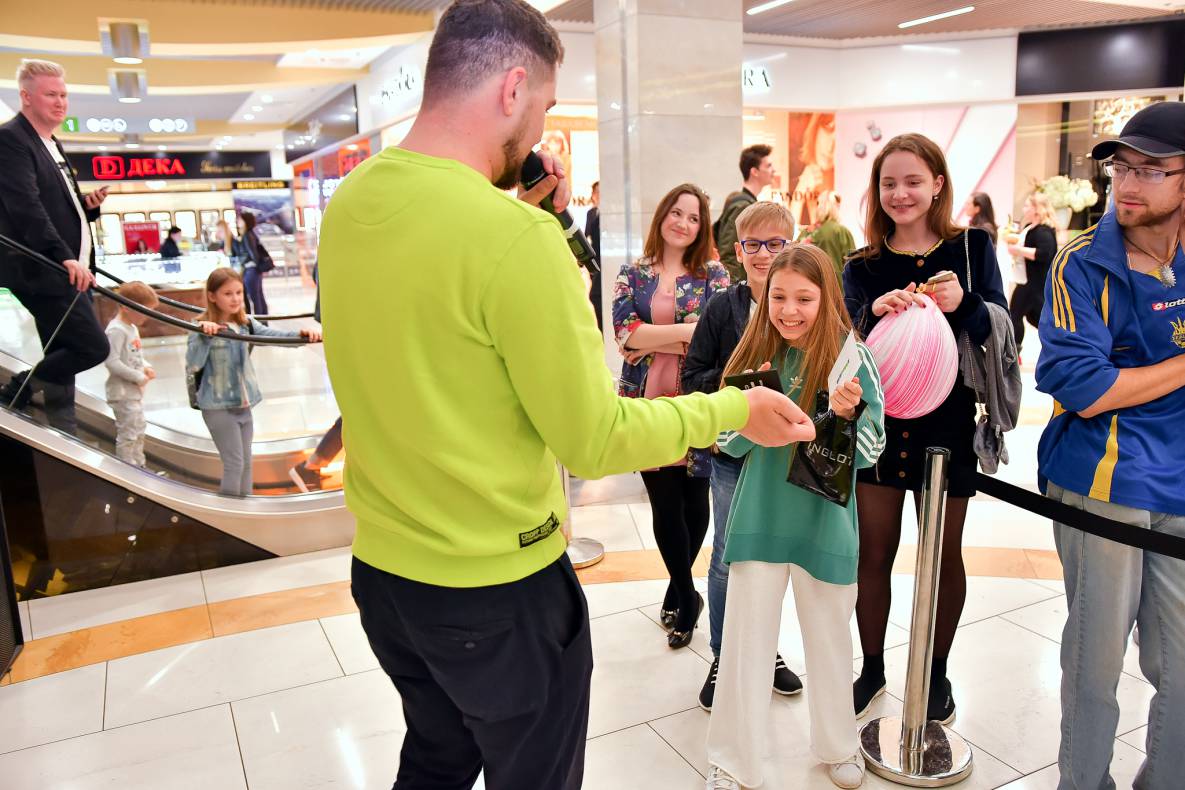 Автограф-сесія з Бумбокс! Шопінг вікенд в ТРЦ Гулівер image-185