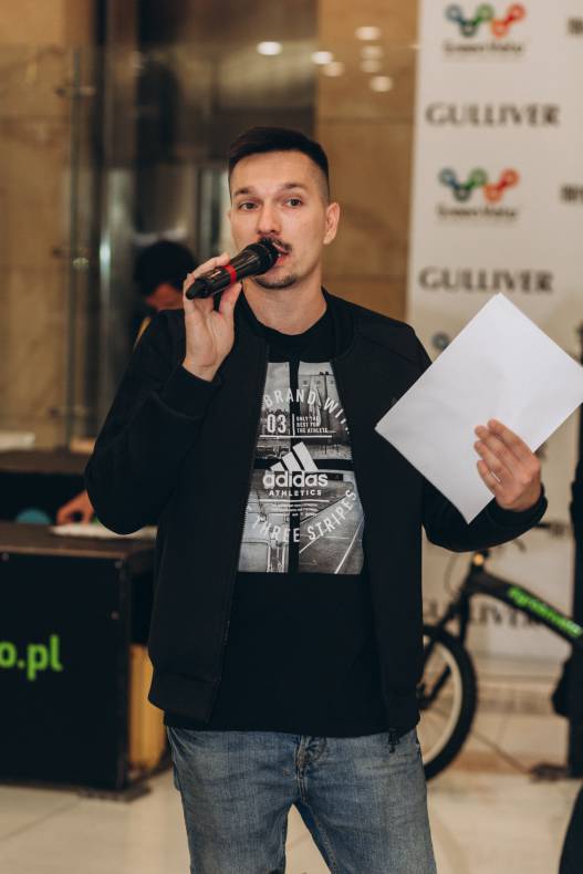 Establishment of a record for lifting Ukraine at the Gulliver mall on a bicycle image-2