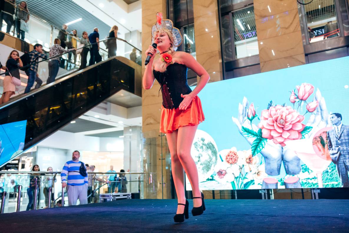 Шоу двійників Олі Полякової image-180