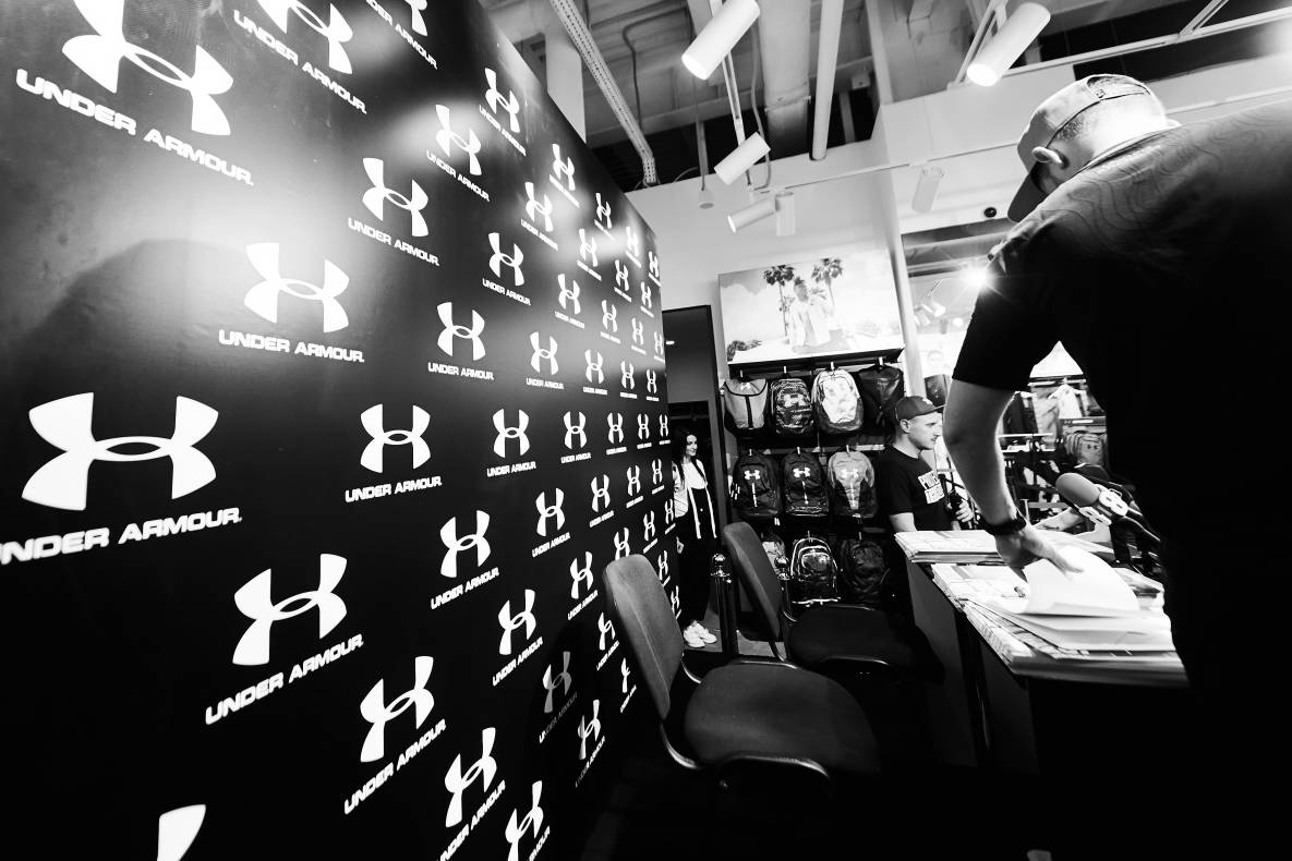 Autograph session of Vasily Lomachenko image-2