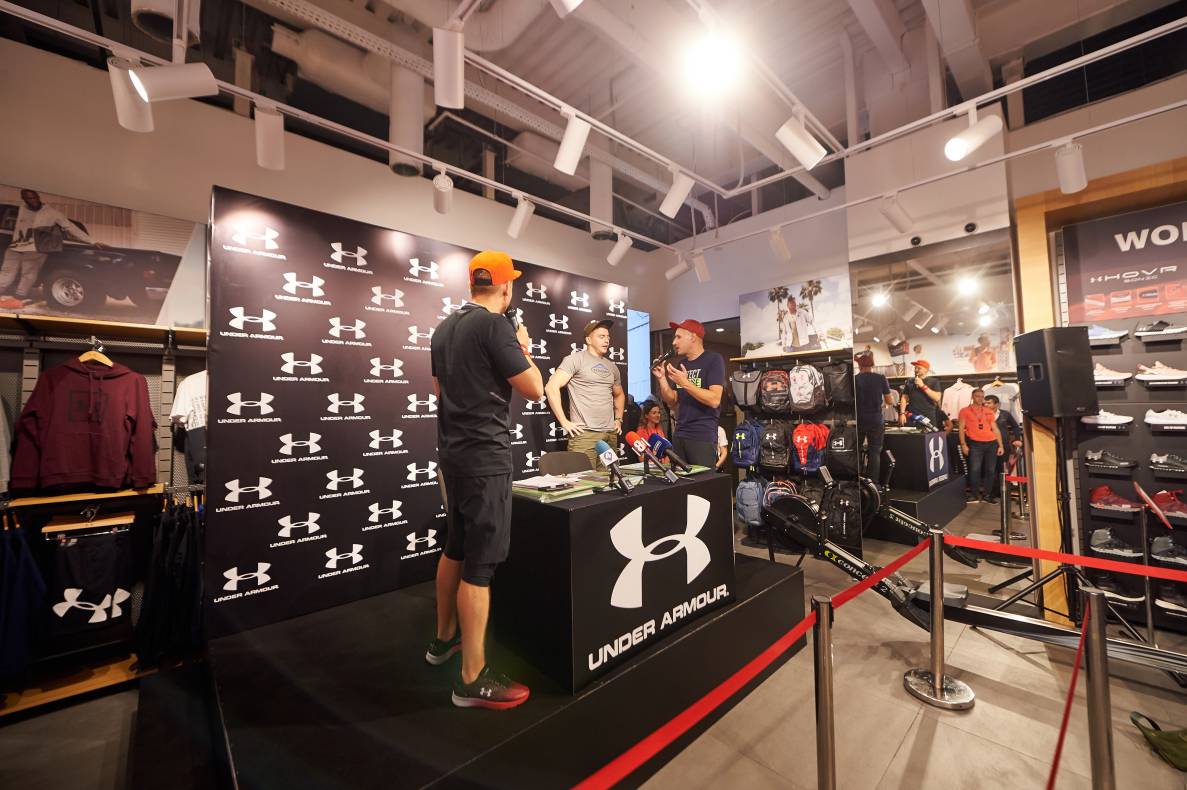 Autograph session of Vasily Lomachenko image-5