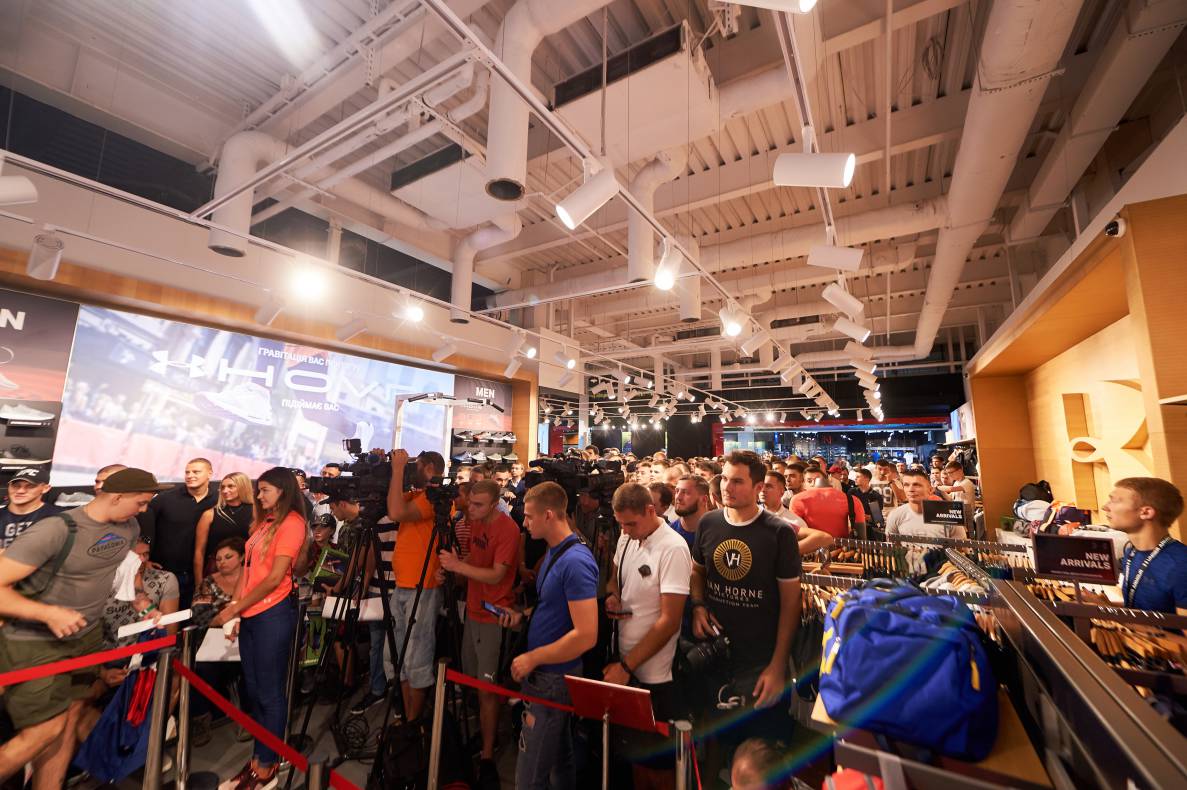 Autograph session of Vasily Lomachenko image-6