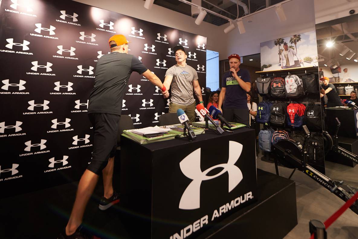 Autograph session of Vasily Lomachenko image-7