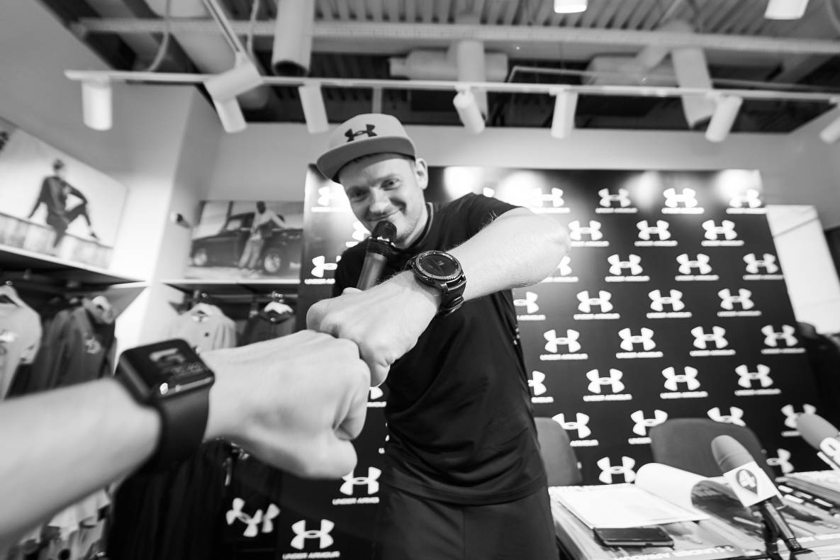 Autograph session of Vasily Lomachenko image-8