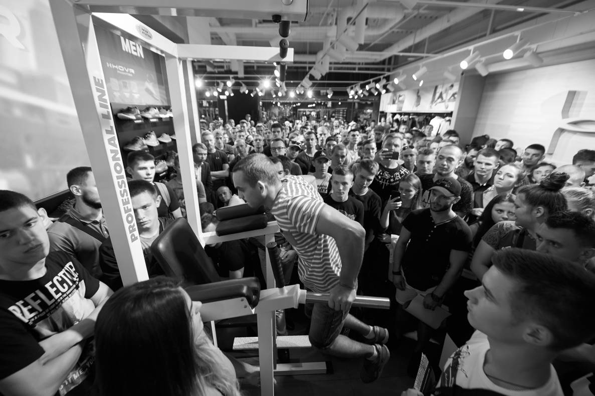 Autograph session of Vasily Lomachenko image-9