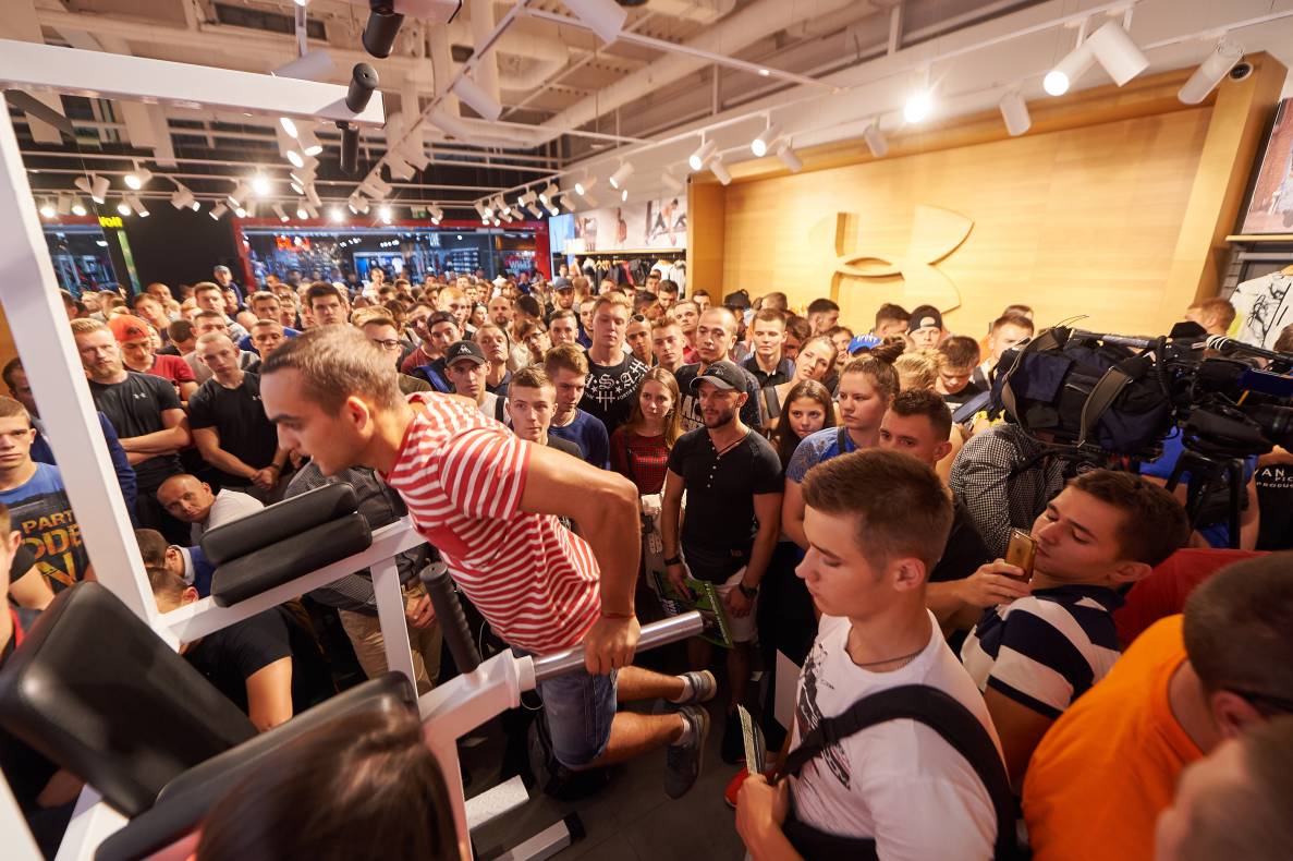 Autograph session of Vasily Lomachenko image-10