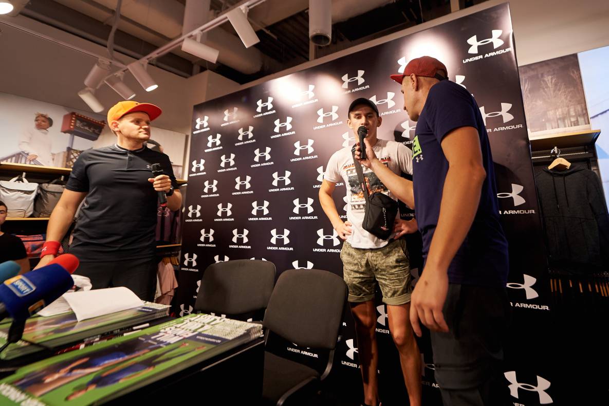 Autograph session of Vasily Lomachenko image-11