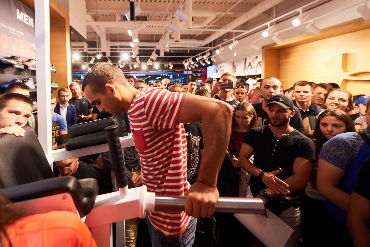 Autograph session of Vasily Lomachenko image-13