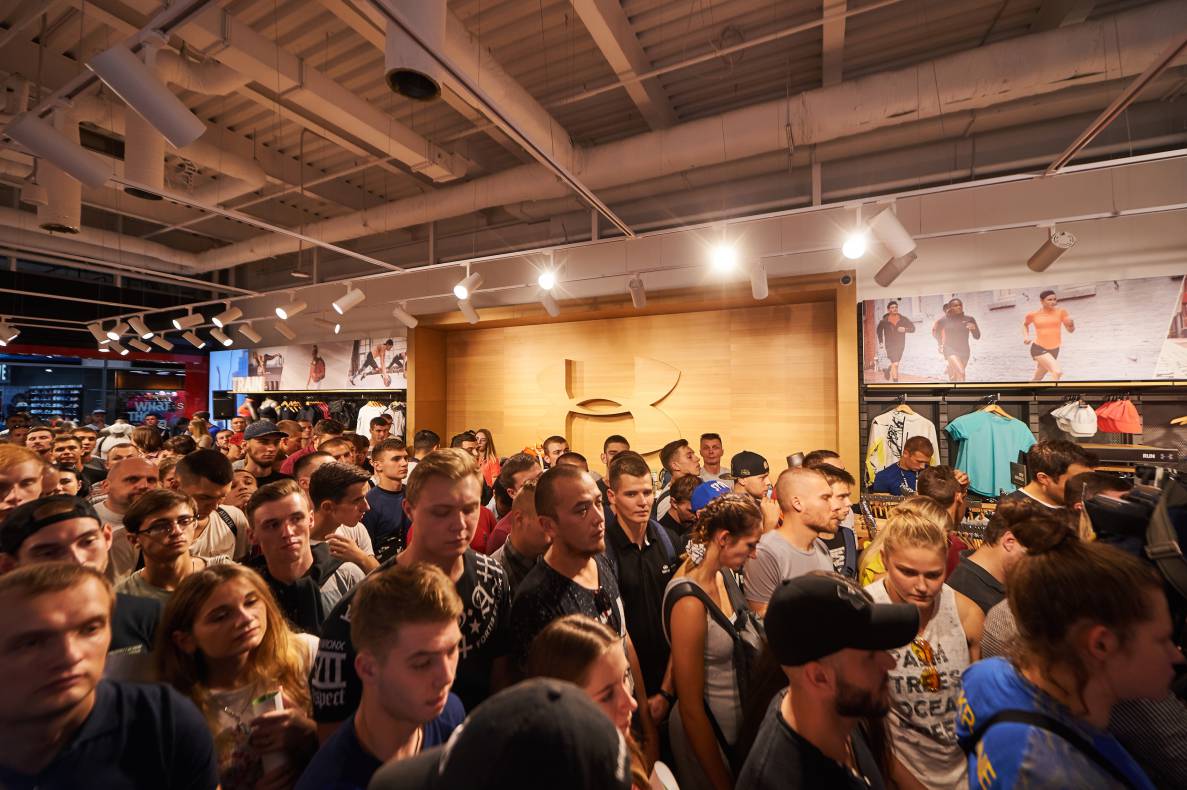 Autograph session of Vasily Lomachenko image-14