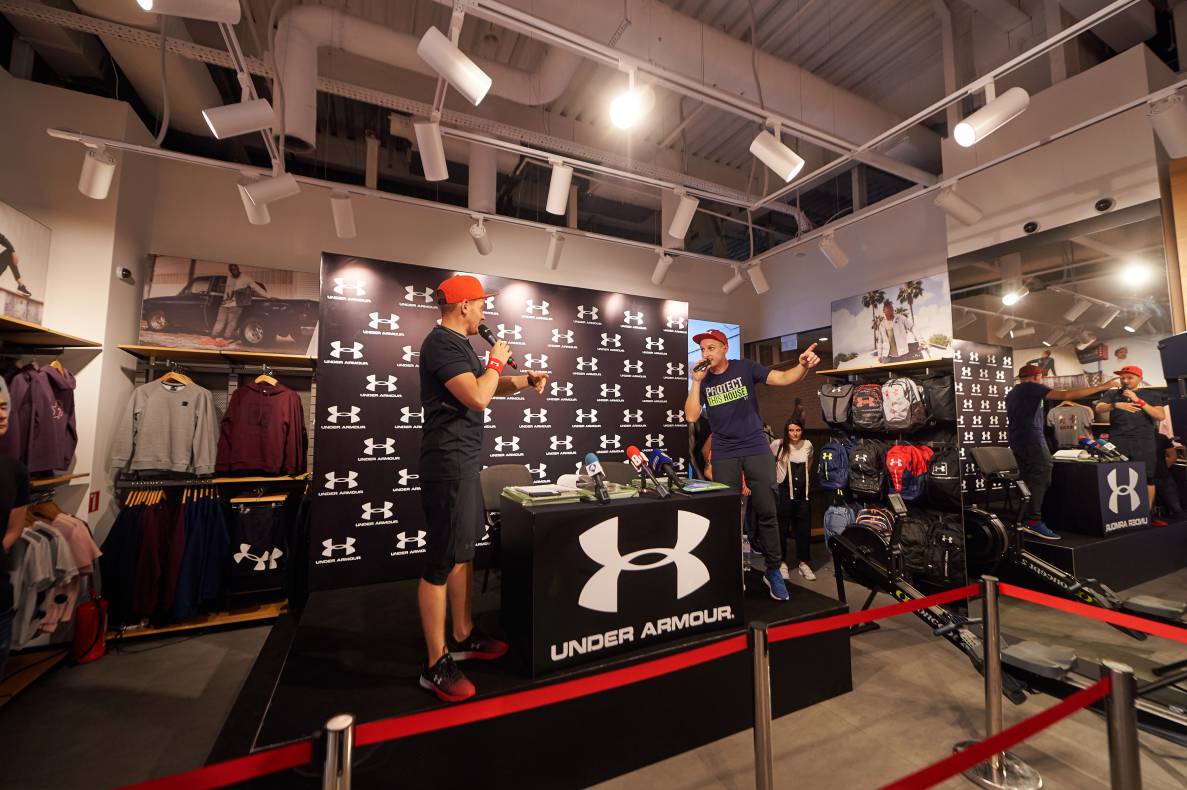 Autograph session of Vasily Lomachenko image-17